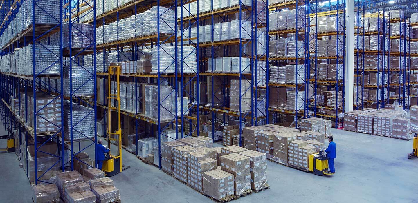 Warehouse shelfs with many boxes on them